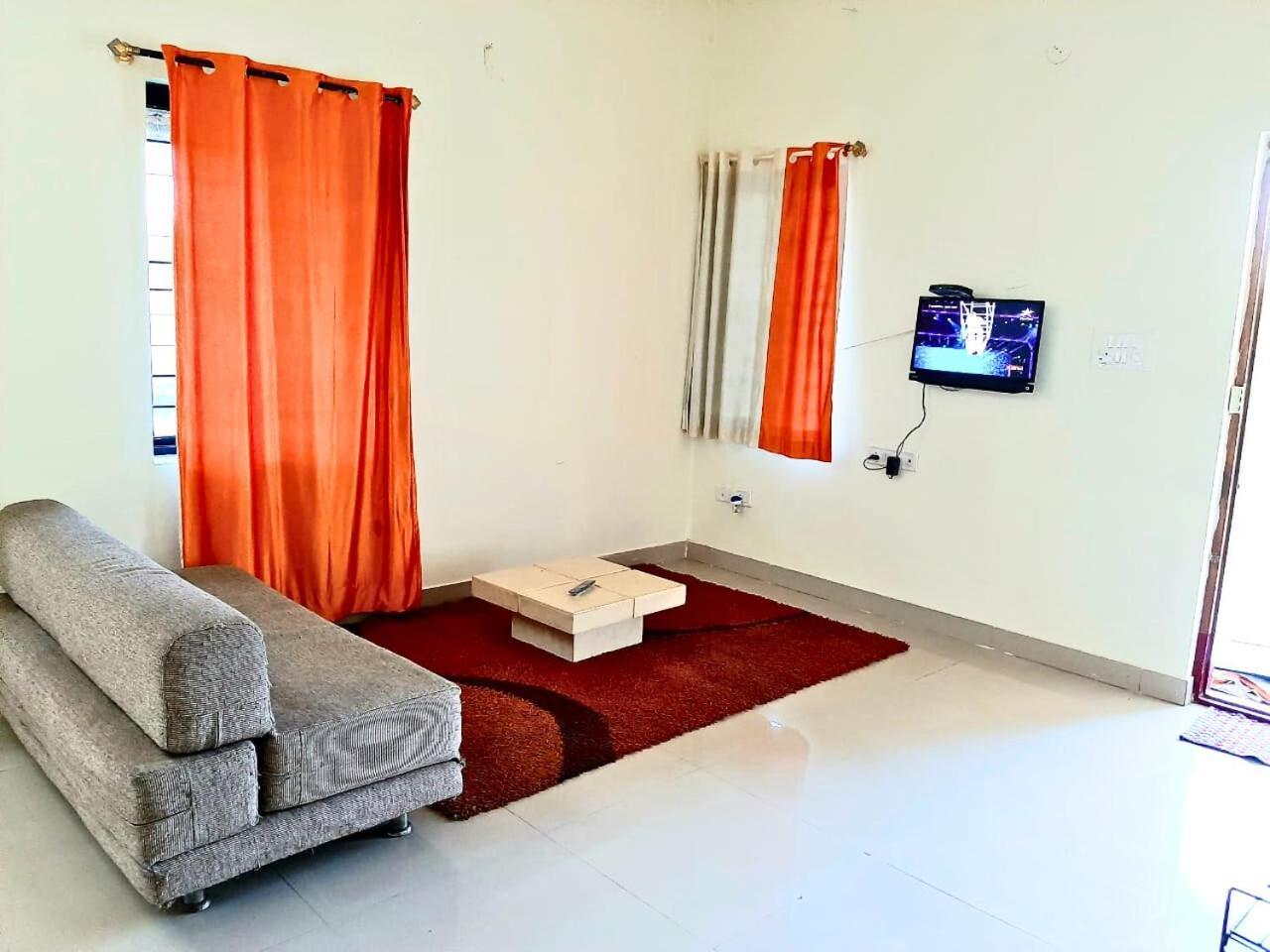 Golden Magnolia Homestay Bangalore Exterior photo